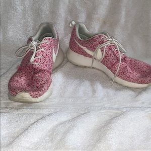 Pink and white rosche runs